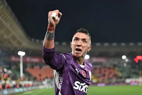 Taraftarların Sürpriz Veda Organizasyonu: Muslera ve Mertens’e Unutulmaz Anlar